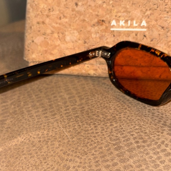 AKILA Phyche Women´s Tortoise Sunglasses